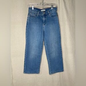 Women’s Levis Jean Capris Size 8
